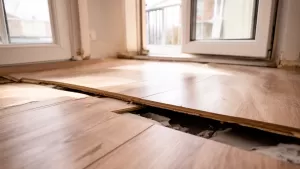 wykończenie paneli pod oknem balkonowym